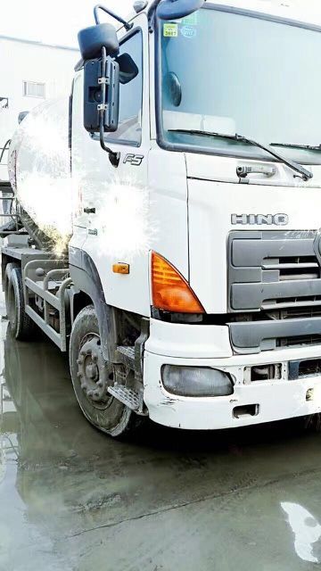 Hino 700 concrete mixer truck