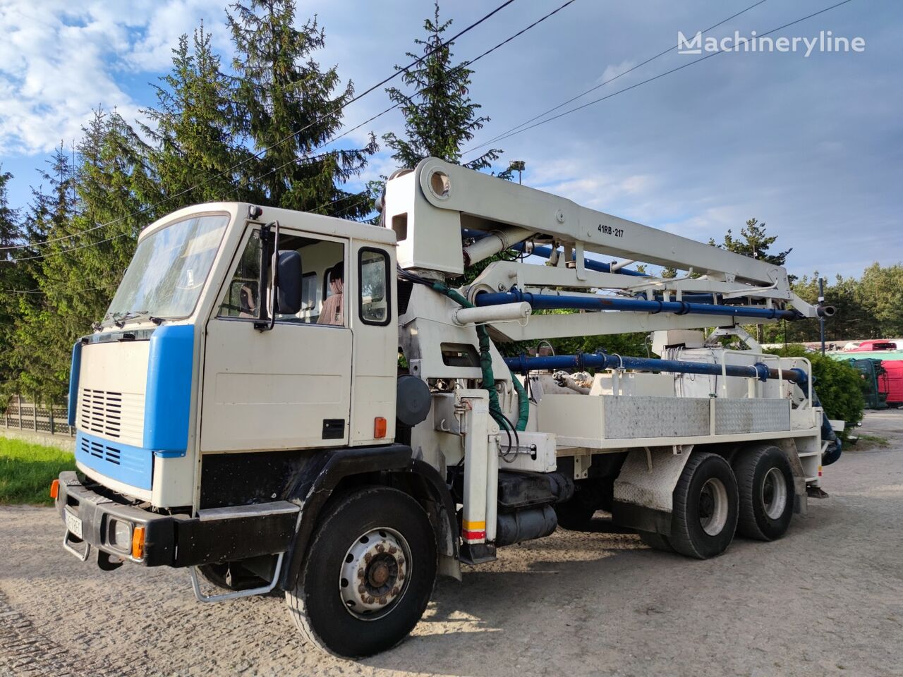 41RB-217  on chassis Mercedes-Benz concrete pump