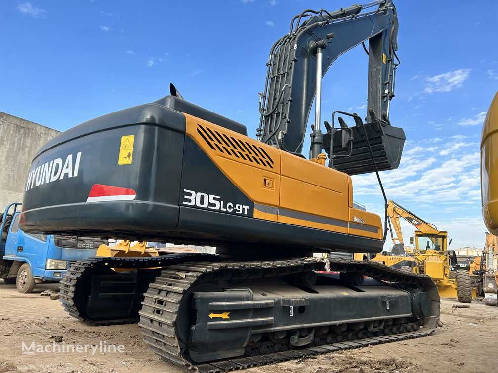 Hyundai R305 tracked excavator