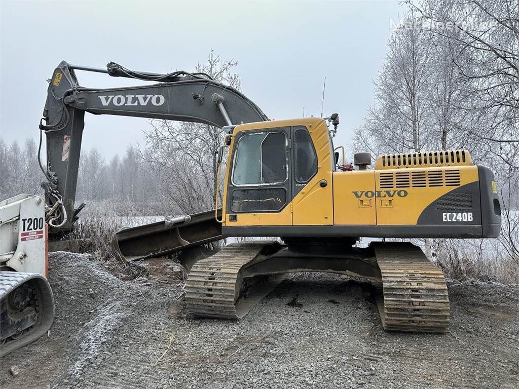 Volvo EC240B tracked excavator